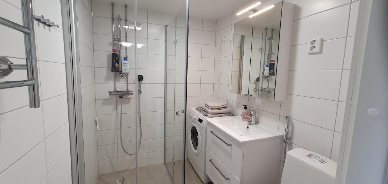 Floor 51m2, Balcony, 150 M Wifi, Free Own Parking Place, 300m Metro Leilighet *