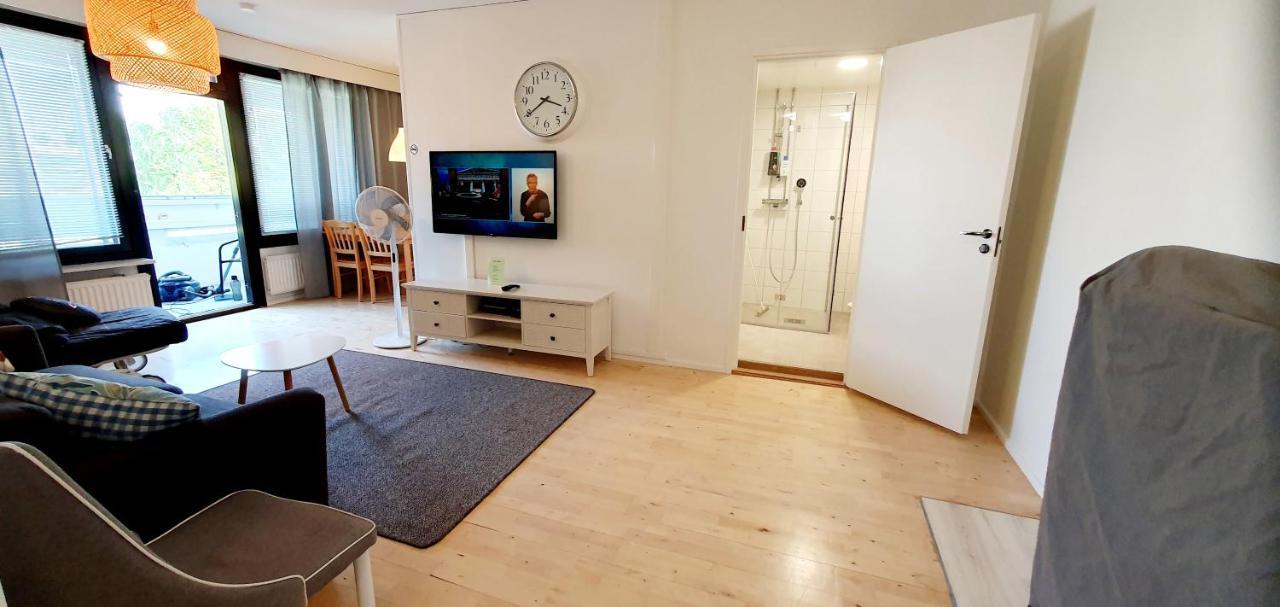 Floor 51m2, Balcony, 150 M Wifi, Free Own Parking Place, 300m Metro Leilighet *