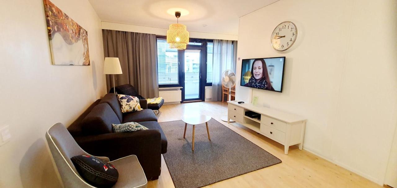 Floor 51m2, Balcony, 150 M Wifi, Free Own Parking Place, 300m Metro * Helsingfors