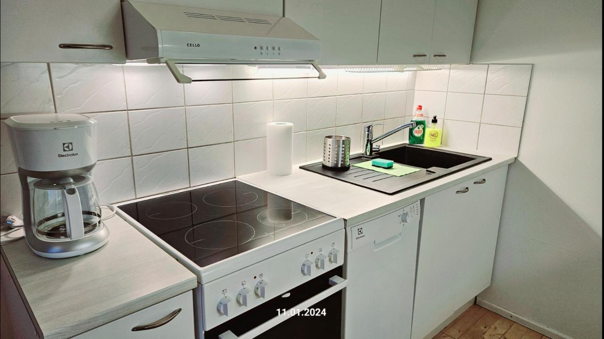 Floor 51m2, Balcony, 150 M Wifi, Free Own Parking Place, 300m Metro Leilighet Helsingfors